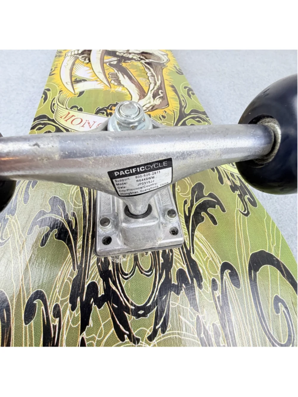 MONGOOSE Sabertooth Tiger Skull Double Kick Skateboard 30” Complete Green